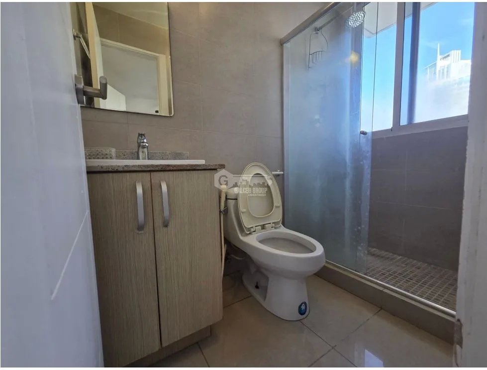 SE ALQUILA APARTAMENTO CONDADO DEL REY 98M 3 HABITACIONES LINEA BLANCA