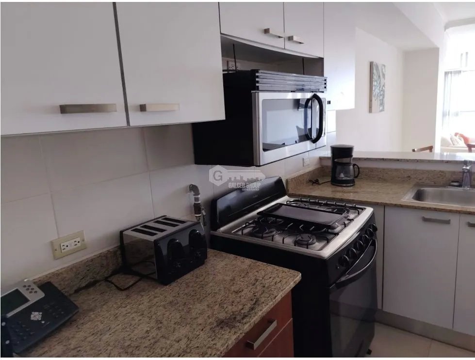 SE VENDE APARTAMENTO EN PH GRAND BAY 96 M2 CON PISCINA