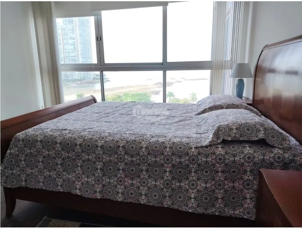 SE ALQUILA APARTAMENTO EN  PH GRAND BAY 96 M2  AMOBLADO