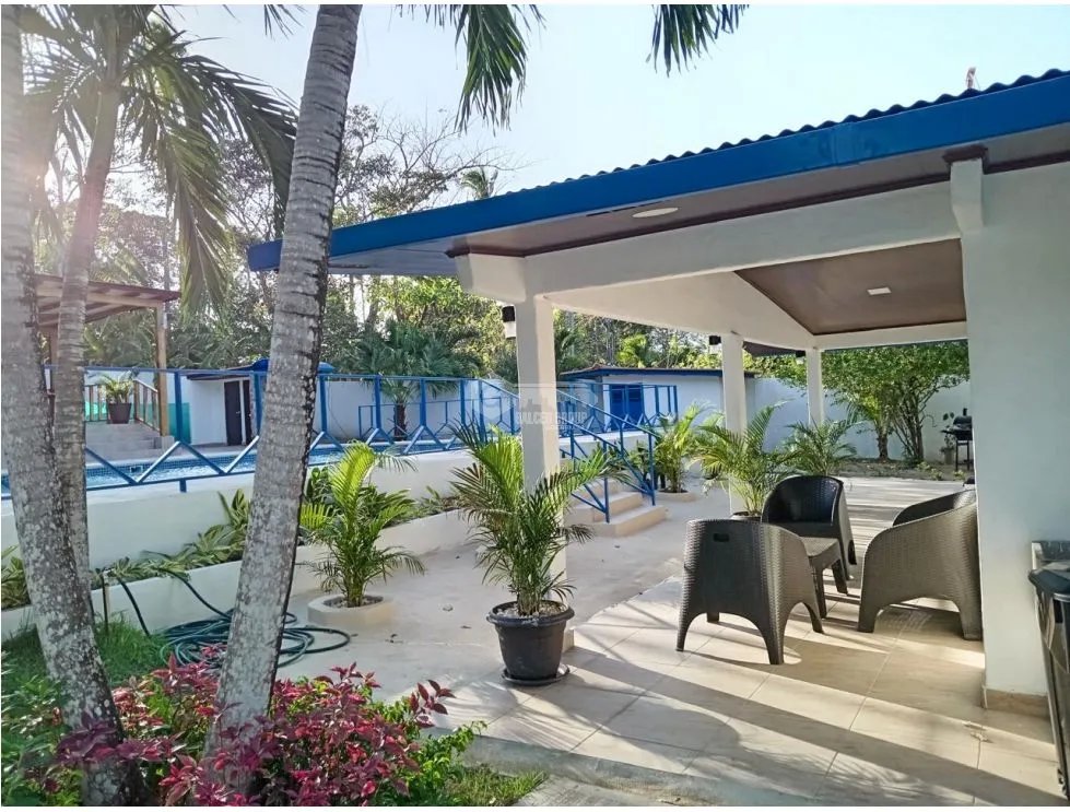 SE VENDE CASA EN SAN CARLOS  EL PALMAR 1500 M2 CON PISCINA