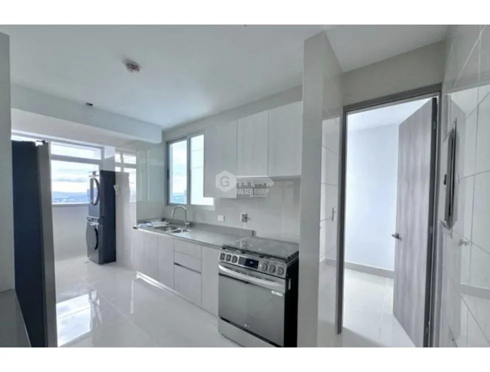 SE VENDE APARTAMENTO EN BELLA VISTA COSTANERA 205M VISTA AL MAR