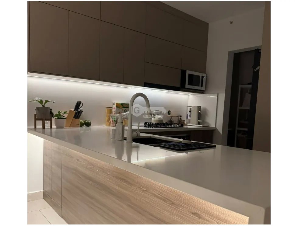 SE ALQUILA APARTAMENTO EN  WATERS ON THE BAY 130 M2 CON VISTA AL MAR