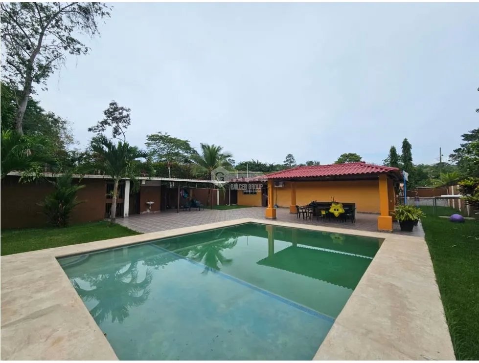 CAPIRA / 4 HABITACIONES / 1000 M2 / 4 BAÑOS / PATIO / PISCINA