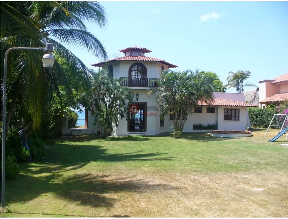 SE VENDE CASA EN CORONADO  2,475 M2 FRENTE A LA PLAYA