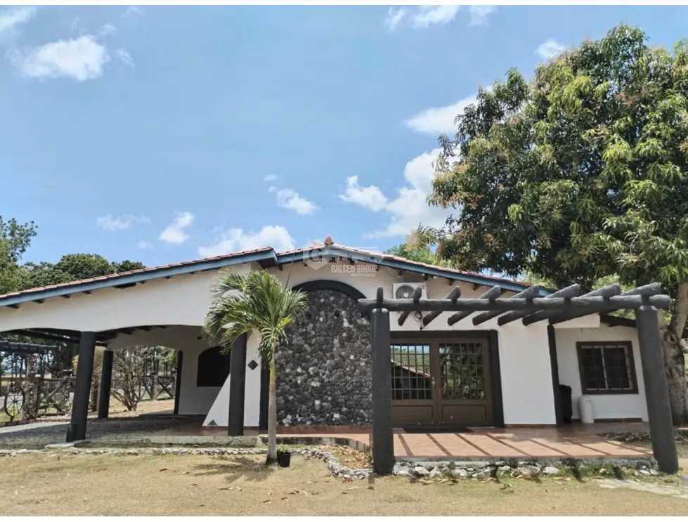 SE VENDE CASA EN PUNTA CHAME 970M2 AMOBLADA CON PISCINA Y JACUZZI