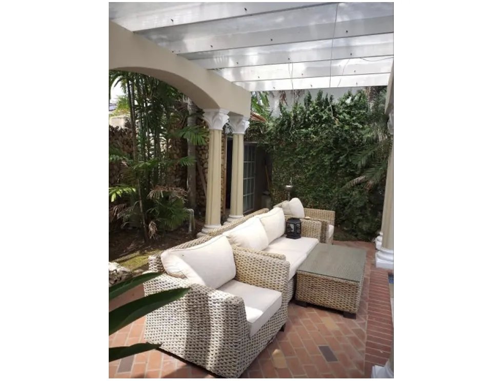 SE VENDE CASA EN COSTA DEL ESTE 742M2 5 HABITACIONES PISCINA JACUZZI