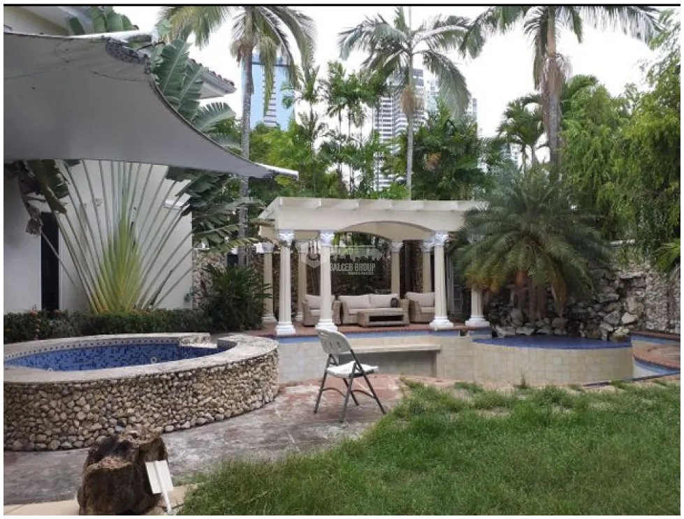 SE VENDE CASA EN COSTA DEL ESTE 742M2 5 HABITACIONES PISCINA JACUZZI