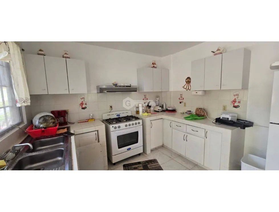 ALTOS DE CERRO AZUL / CASA DE 2 PISOS / 3 HAB / 3 BAÑOS