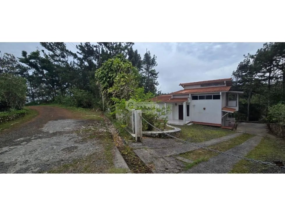 ALTOS DE CERRO AZUL / CASA DE 2 PISOS / 3 HAB / 3 BAÑOS