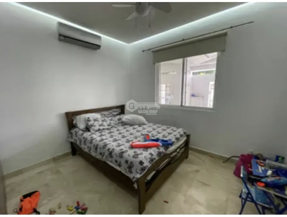 SE VENDE CASA EN BRISAS DEL GOLF 300 M2 CON HERMOSO PATIO LATERAL