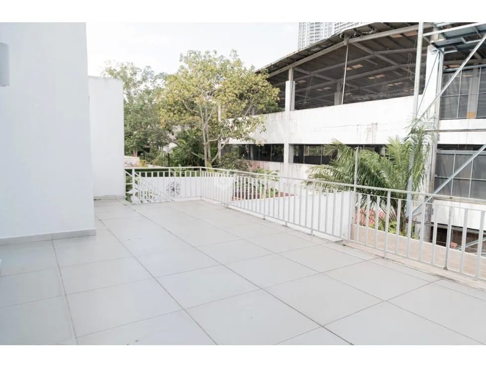 SE VENDE CASA EN BETANIA DE 4 NIVELES TERRAZA CON PISCINA