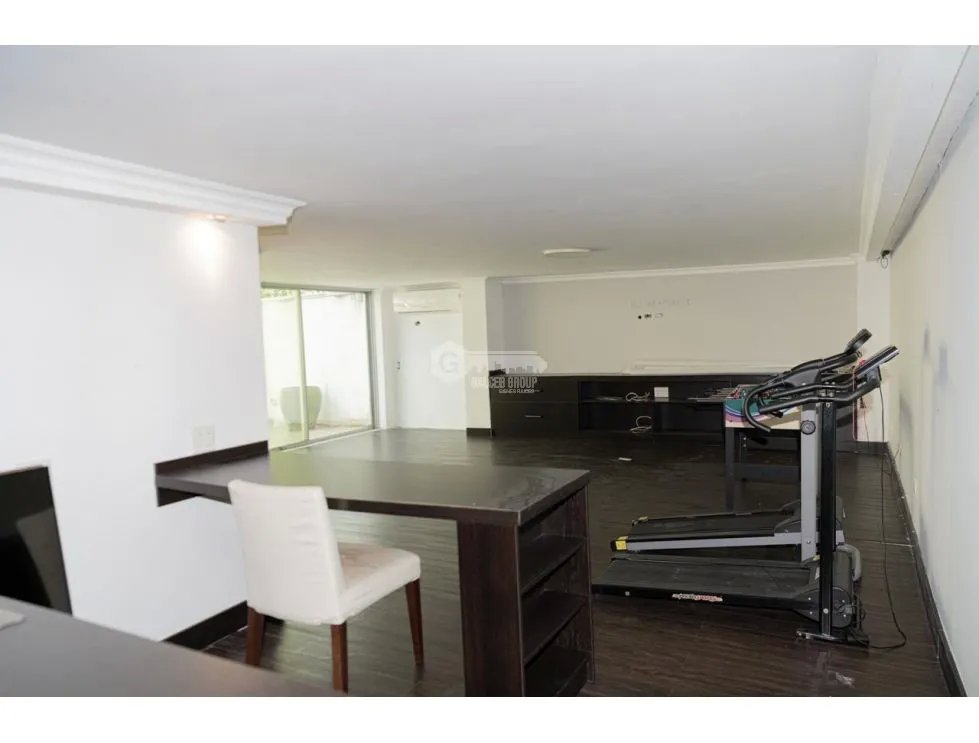SE VENDE CASA EN BETANIA DE 4 NIVELES TERRAZA CON PISCINA