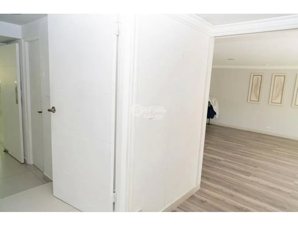 SE VENDE CASA EN BETANIA DE 4 NIVELES TERRAZA CON PISCINA