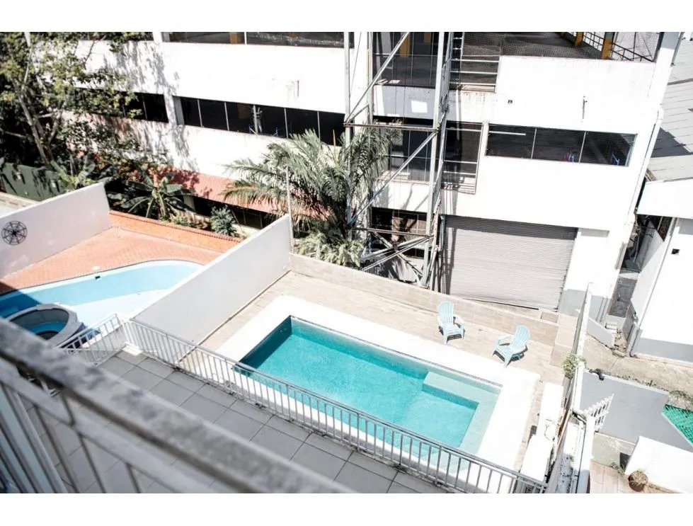 SE VENDE CASA EN BETANIA DE 4 NIVELES TERRAZA CON PISCINA