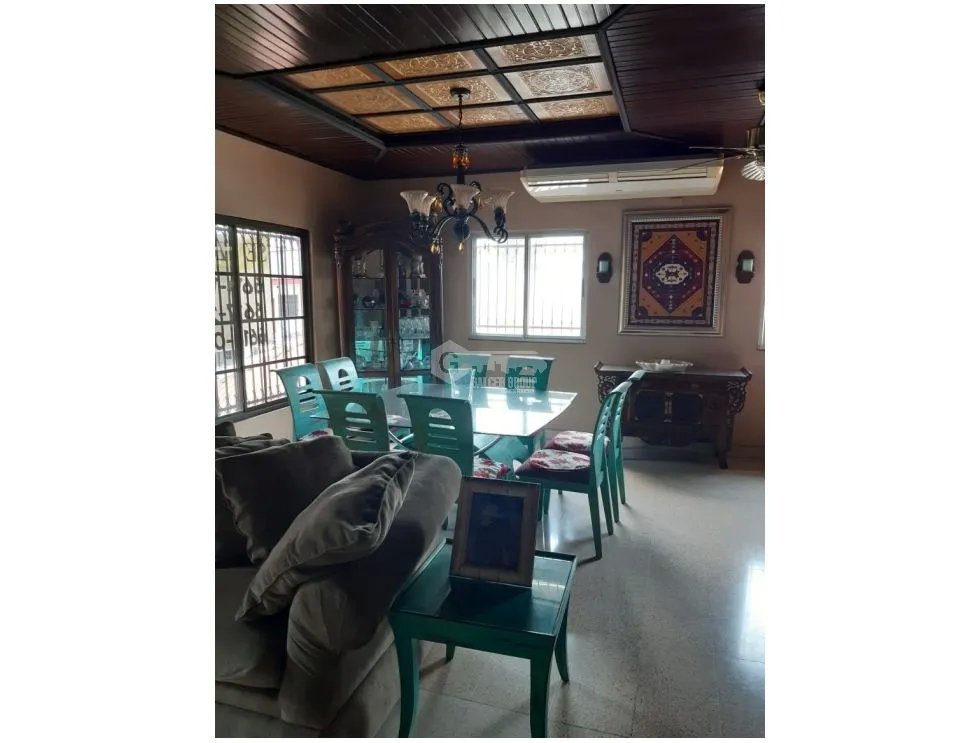 SAN FRANCISCO / VILLA LILLA / 570M2 / 2 NIVELES / TERRAZA / BALCON