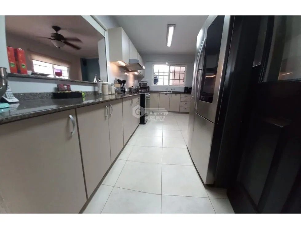 BRISAS DEL GOLF / VILLA ALTA / 4 HABITAC. / 422m2 / AMPLIO JARDÍN / YG