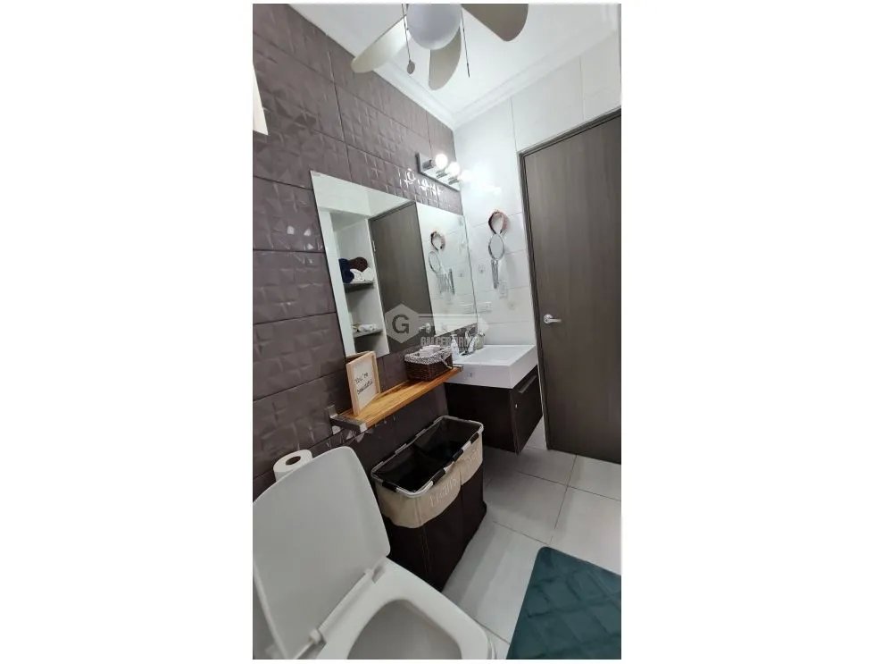 SE ALQUILA APARTAMENTO EN METROPOLITAN PARK DE 2 HABITACIONES AMOBLADO