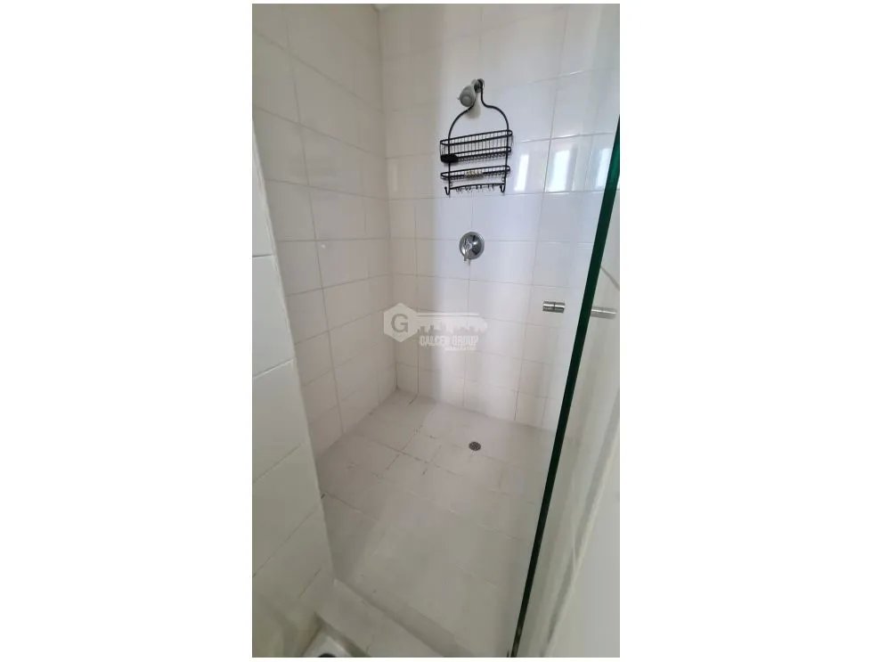 SE ALQUILA APARTAMENTO EN METROPOLITAN PARK DE 2 HABITACIONES AMOBLADO