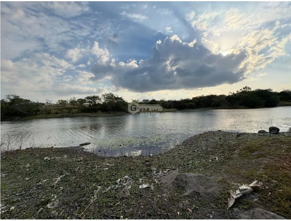 SE VENDE TERRENO EN LAGOMAR SAN CARLOS CON GAZEBO FRENTE AL LAGO