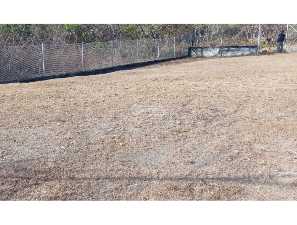 SE VENDE TERRENO CON GAZEBO FRENTE AL LAGO EN SAN CARLOS LAGOMAR