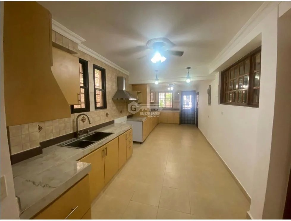 Single Family House for sale in Altos del Golf