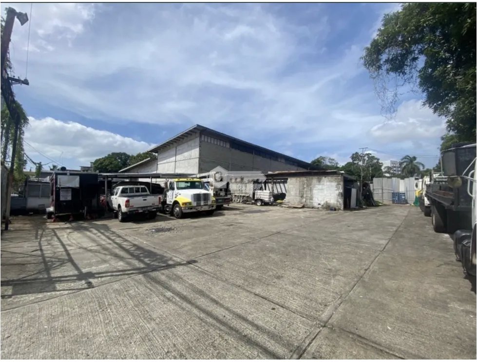 SE VENDE TERRENO CON OFICINAS Y GALERAS EN RIO ABAJO CODIGO C-2 RM1