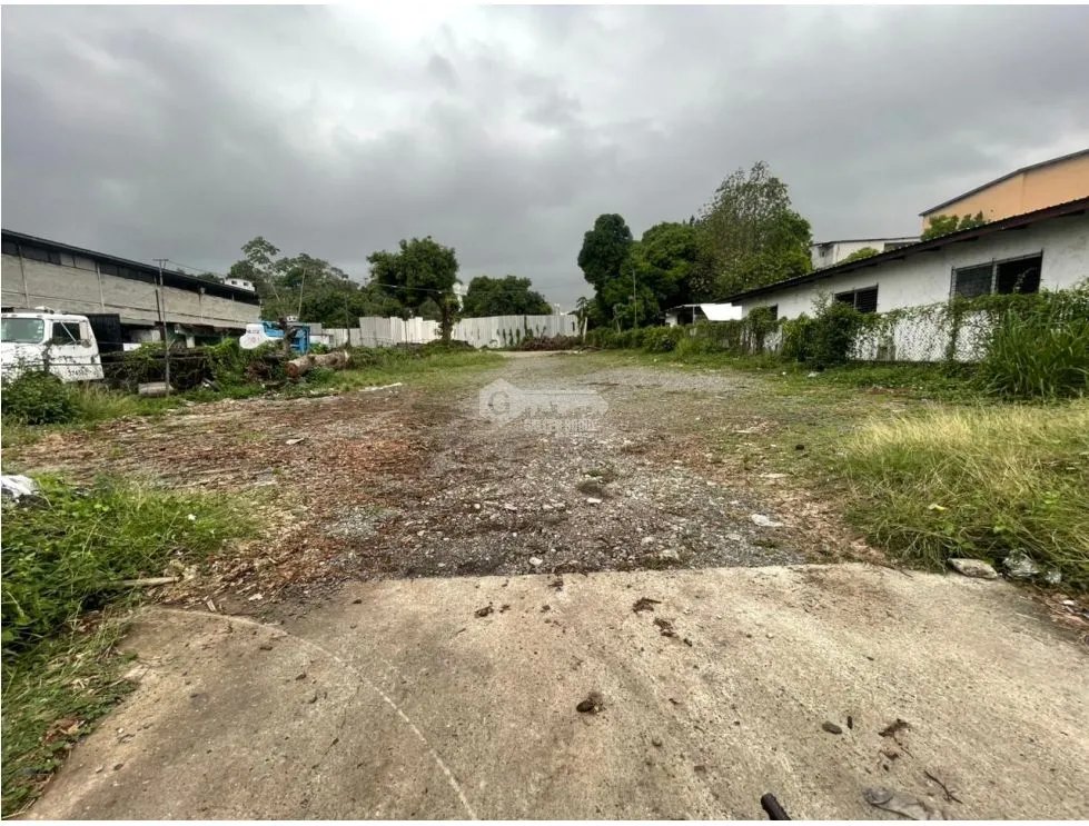 RIO ABAJO / TERRENO CON OFICINAS Y GALERAS / 4452M / CODIGO C-2 RM1