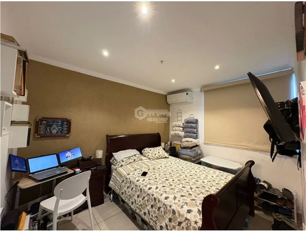 SE VENDE APARTAMENTOE EN SAN CARLOS PH IBIZA OCEAN VIEW CON BALCON