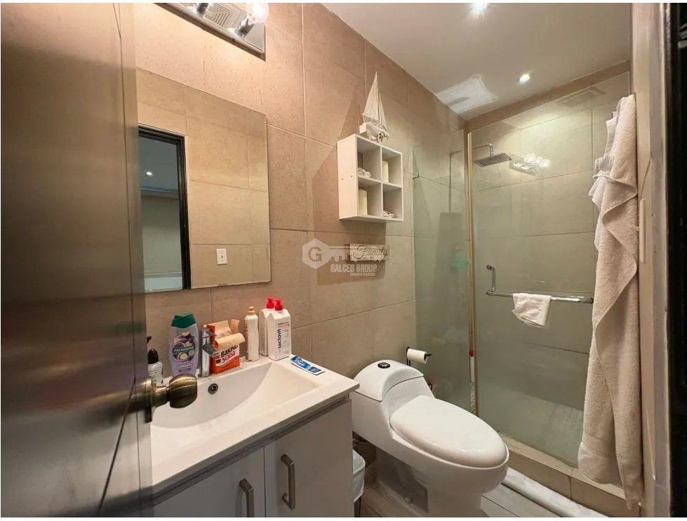 SE VENDE APARTAMENTOE EN SAN CARLOS PH IBIZA OCEAN VIEW CON BALCON