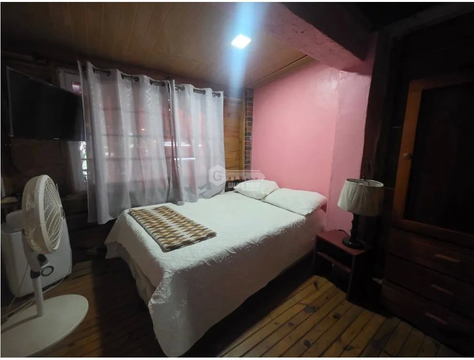 SE VENDE TERRENO CON 2 CABAÑAS Y 1 CASA EN ALTOS DE CERRO AZUL 1998M