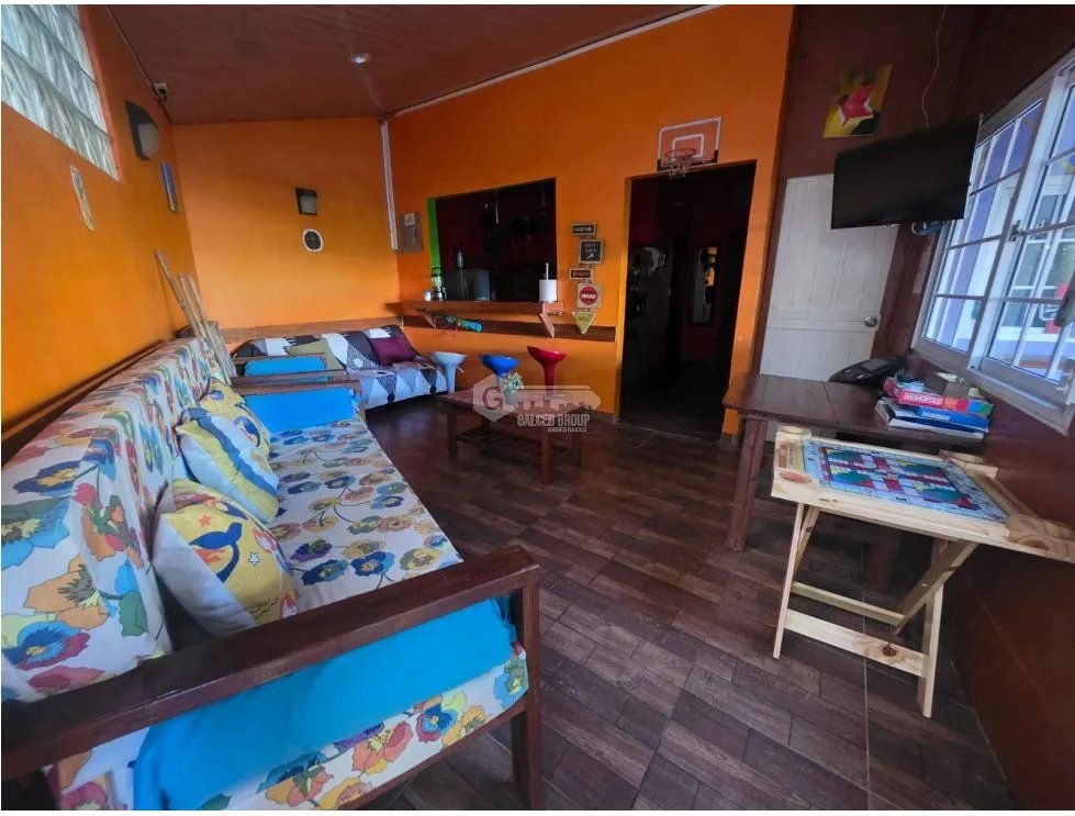 SE VENDE TERRENO CON 2 CABAÑAS Y 1 CASA EN ALTOS DE CERRO AZUL 1998M