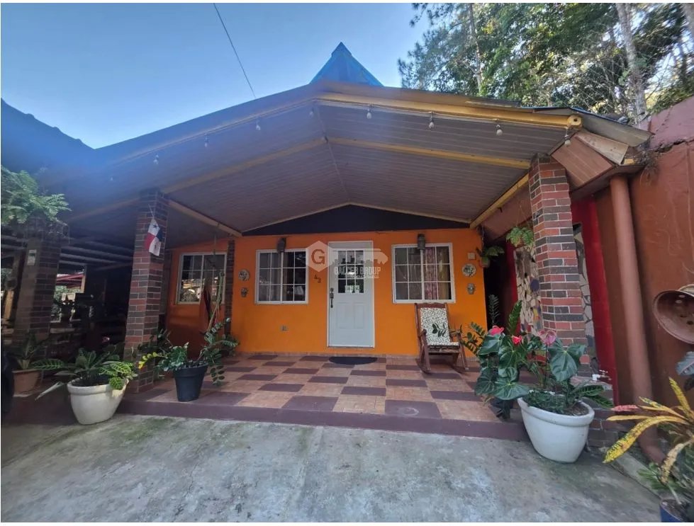 SE VENDE TERRENO CON 2 CABAÑAS Y 1 CASA EN ALTOS DE CERRO AZUL 1998M