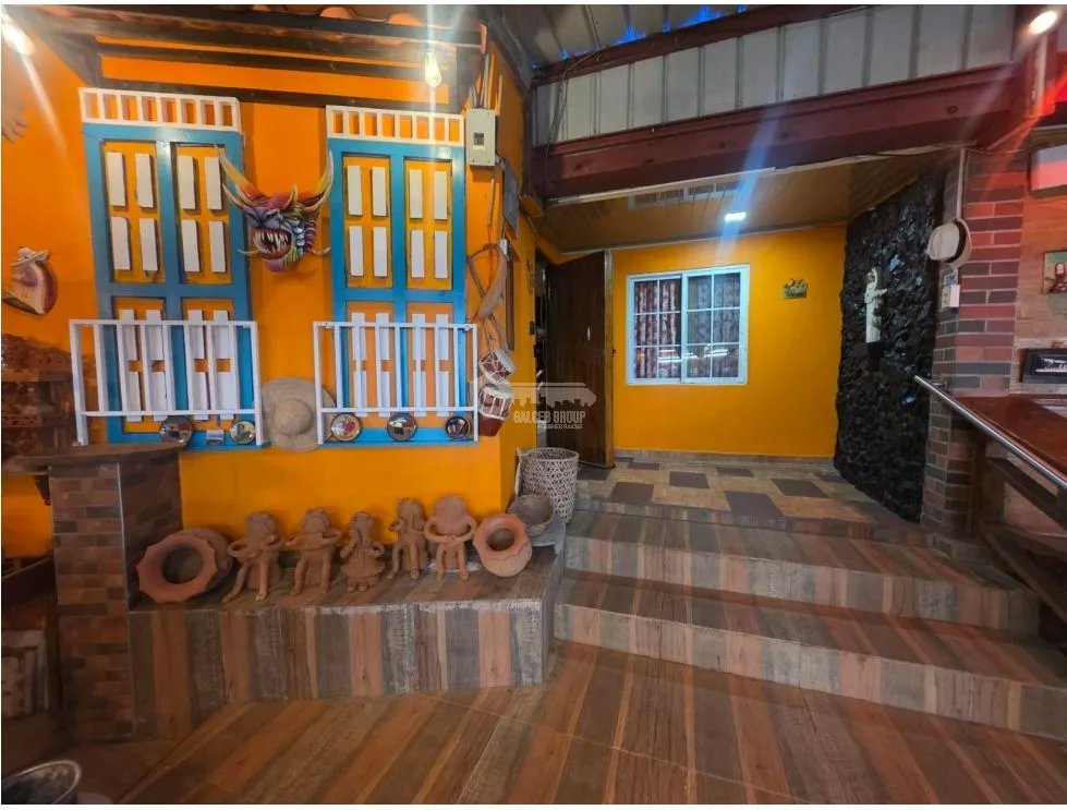 SE VENDE TERRENO CON 2 CABAÑAS Y 1 CASA EN ALTOS DE CERRO AZUL 1998M