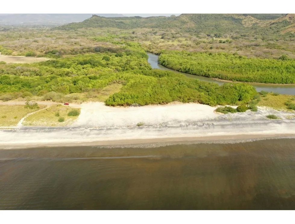 PLAYA MALIBU / GORGONA / TERRENO FRENTE AL MAR / 1002M