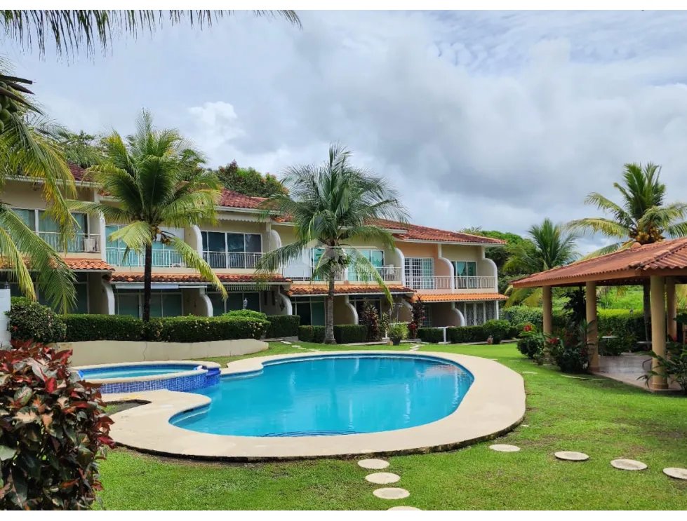 SE VENDE CASA EN VILLAS DE BOSQUEMAR MALIBU CON TERRAZA Y PISCINA