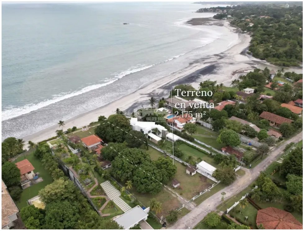 SE VENDE TERRENO CON 20 METROS DE FRENTE AL MAR EN CORONADO