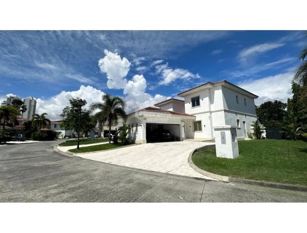 SE VENDE CASA EN SANTA MARIA FAIRWAY ESTATE CASA DE LUJO AMOBLADA 800M