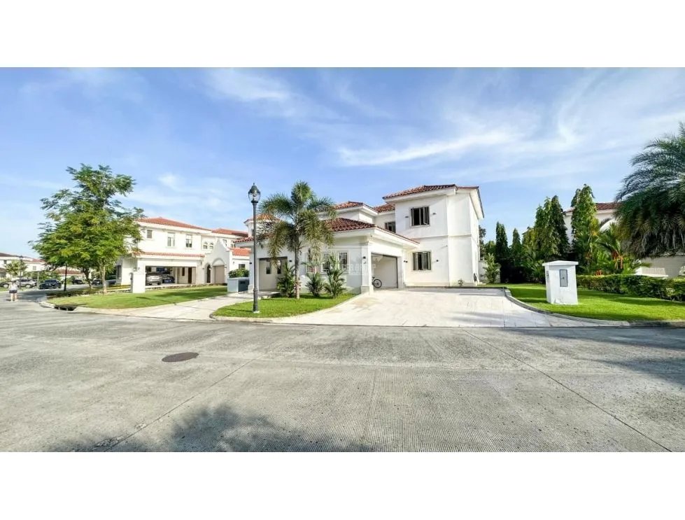 SE VENDE CASA EN SANTA MARIA FAIRWAY ESTATE CASA DE LUJO AMOBLADA 800M