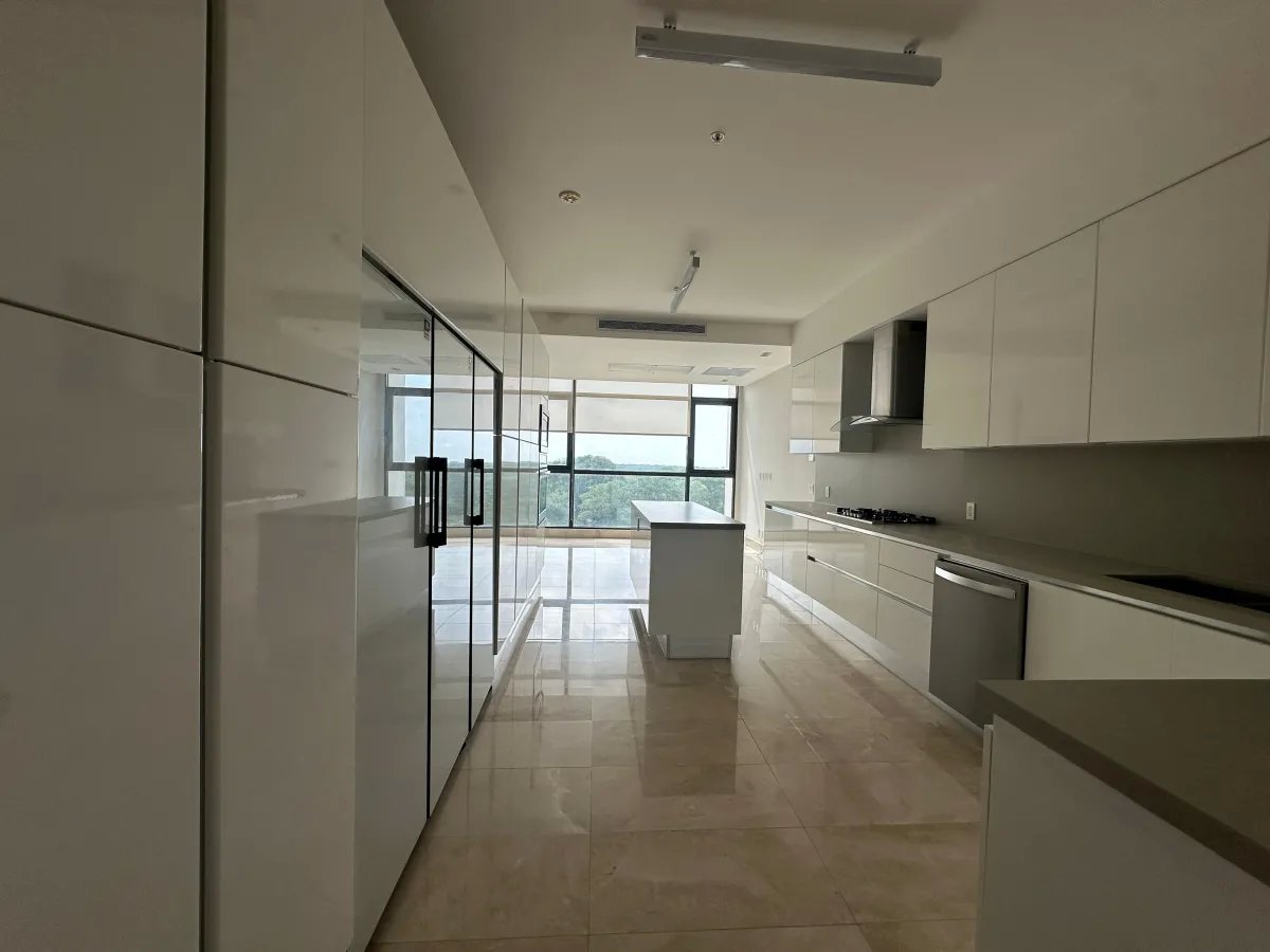 Apartment For Sale in PH Albratoss