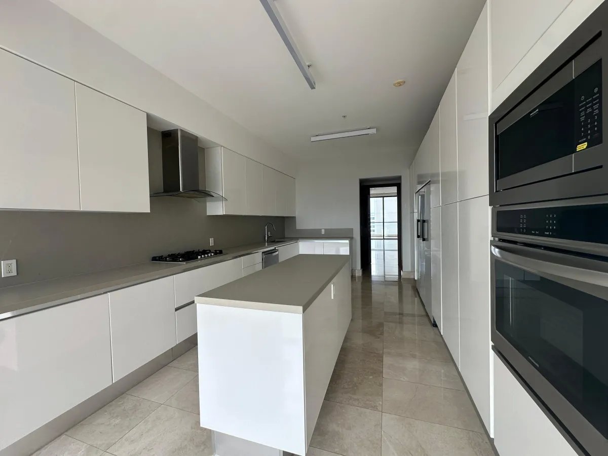 Apartment For Sale in PH Albratoss