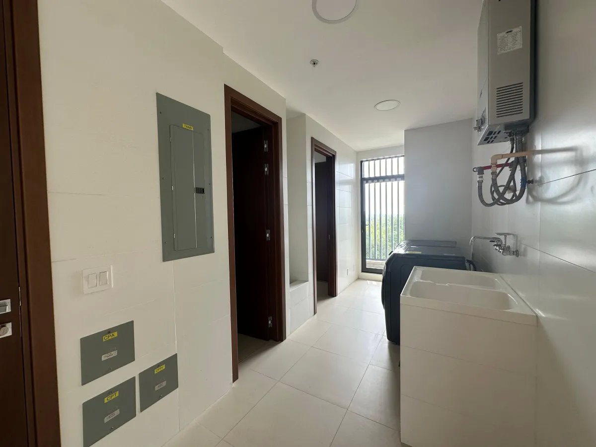 Apartment For Sale in PH Albratoss