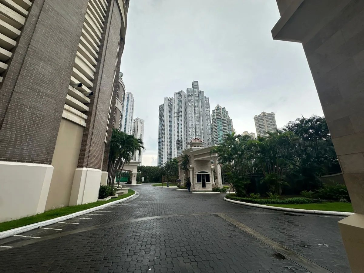 Apartment For Sale in PH Pacific Point