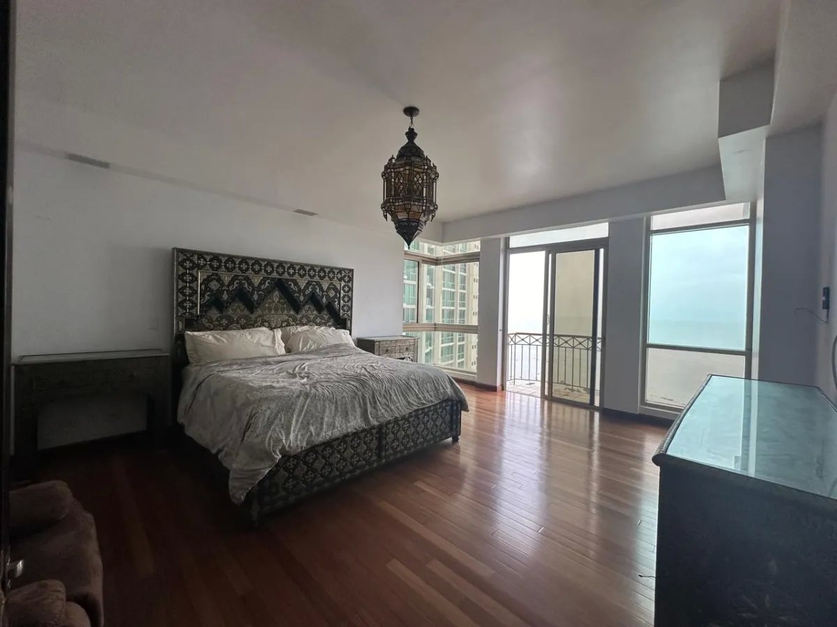 Apartment For Sale in PH Pacific Point
