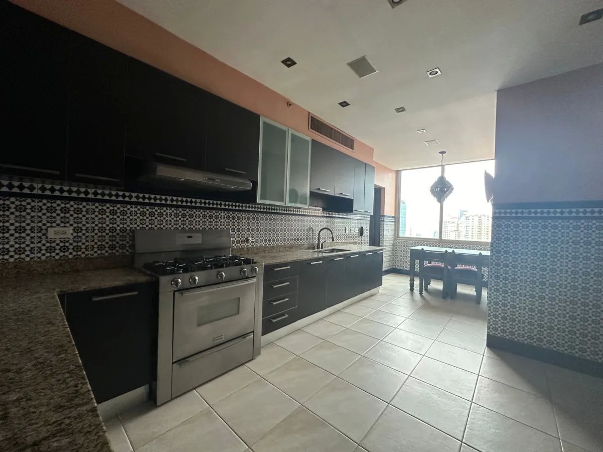 Apartment For Sale in PH Pacific Point