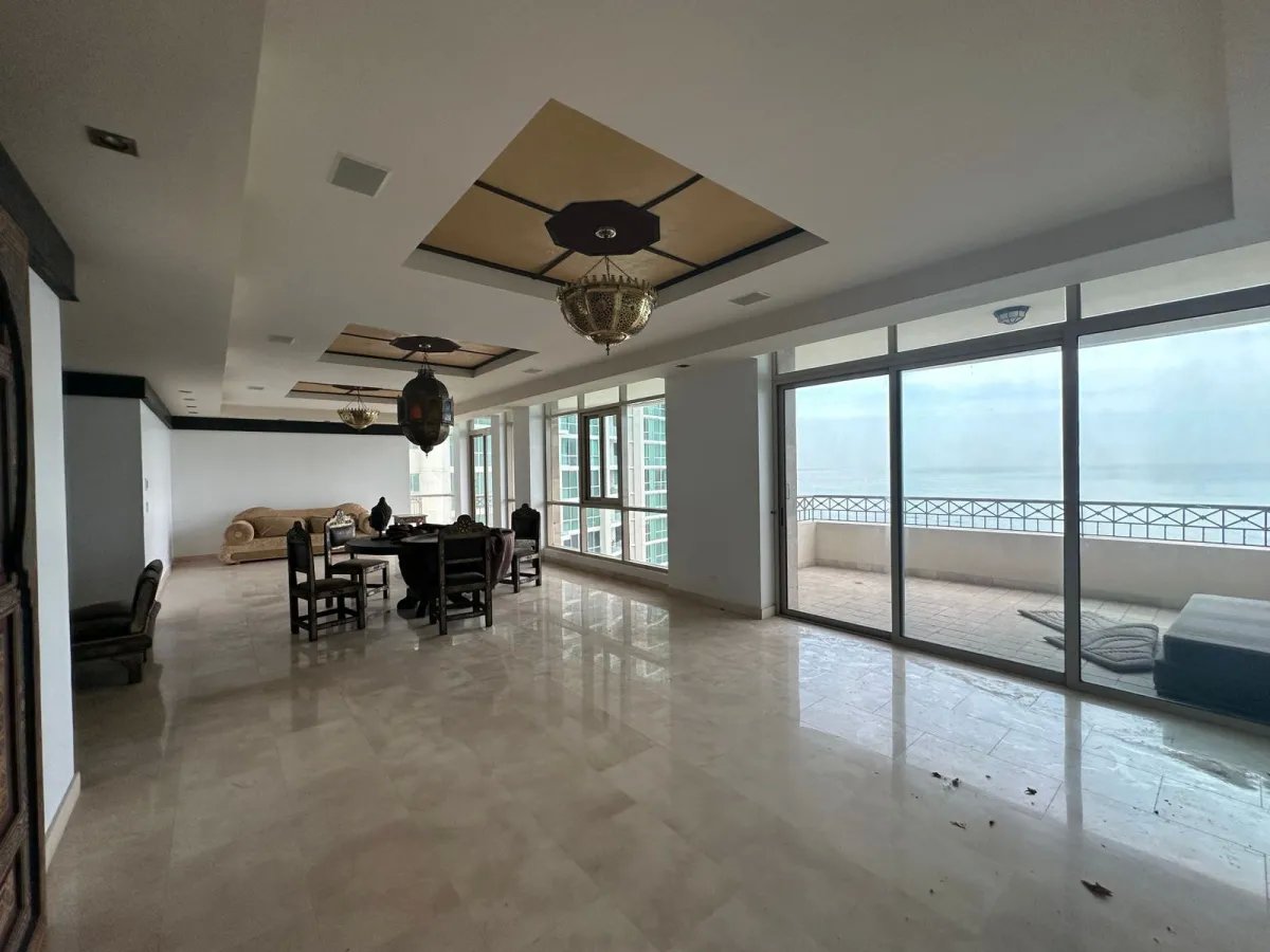 Apartment For Sale in PH Pacific Point