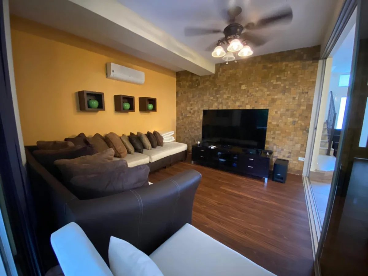 Multi-Family Sale and Rent in Venta de casa en Clayton
