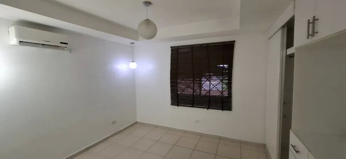 Single Family Detached For Rent in Residencial verde real