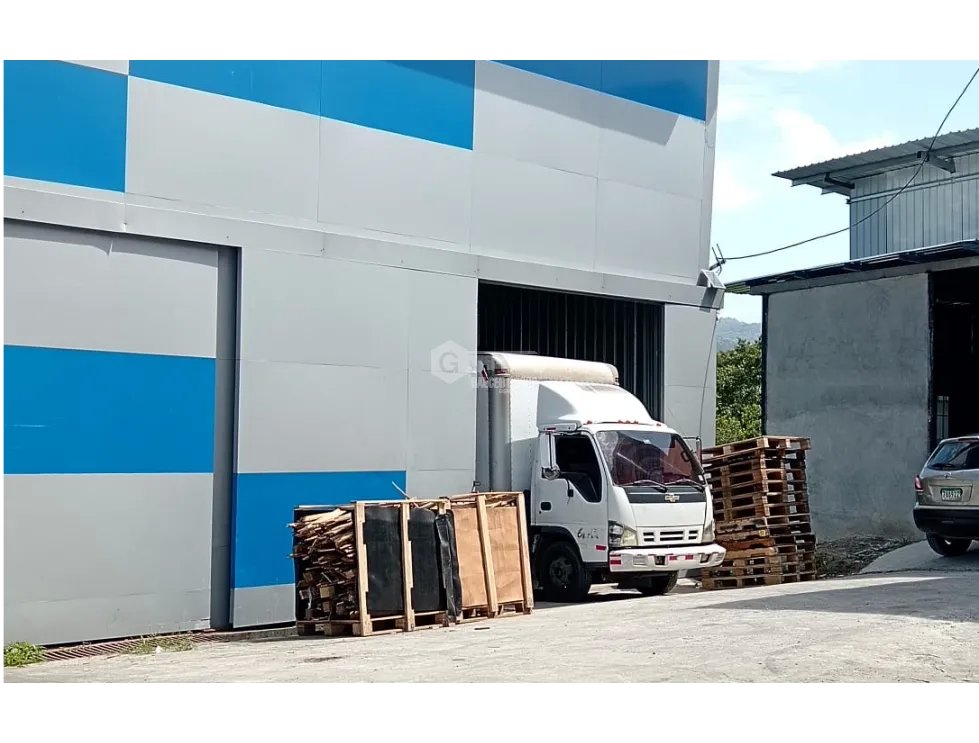 SE AQLUILA GALERA COMERCIAL 200M EN LAS MAÑANITAS PARQUE INDUSTRIAL