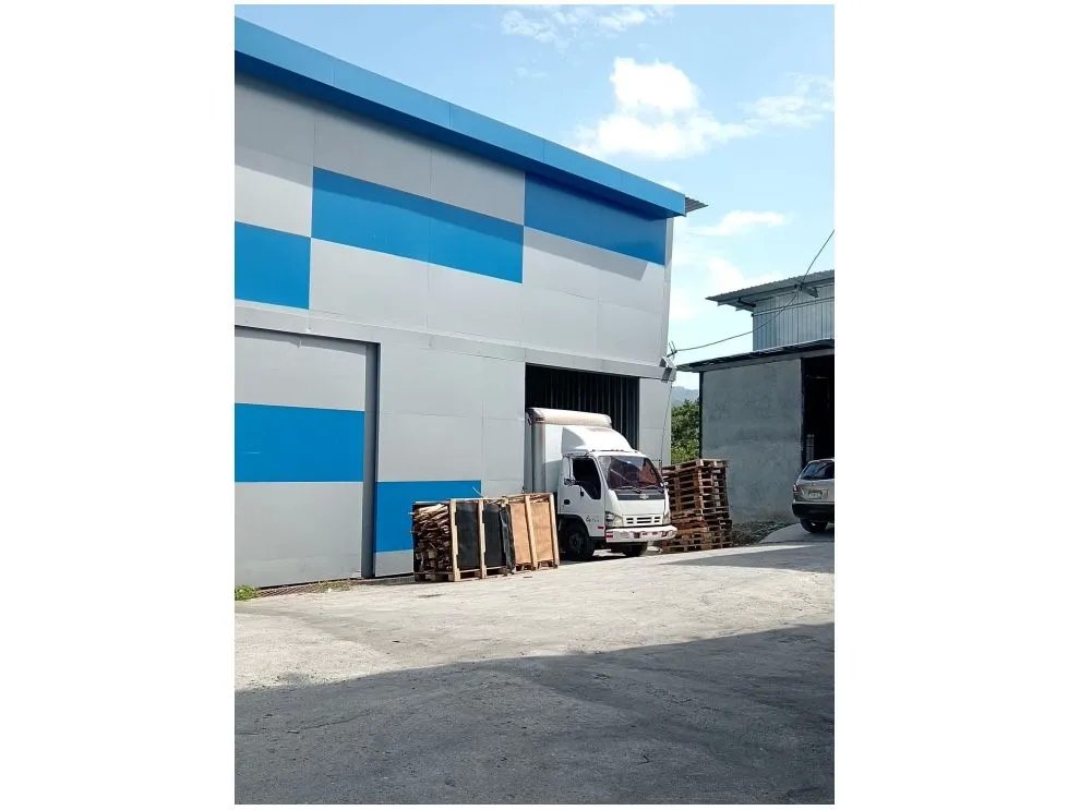 LAS MAÑANITAS / PARQUE INDUSTRIAL / 200M / GALERA COMERCIAL