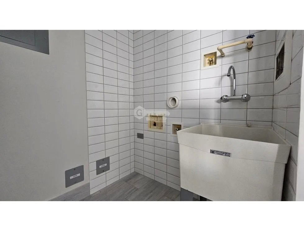 AVE BALBOA / NUOVO BY ARMANI / 129M / 2 HABITACION / LINEA BLANCA